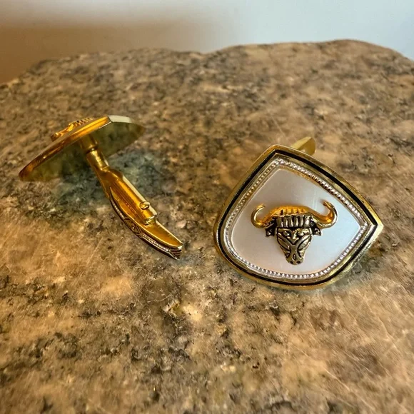 Gold and White Bull/Steer Head Design Cufflinks - Picture 1 of 8